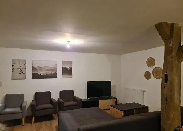 Appartement 3 Chambres Renove Et Spacieux, Entierement Meuble